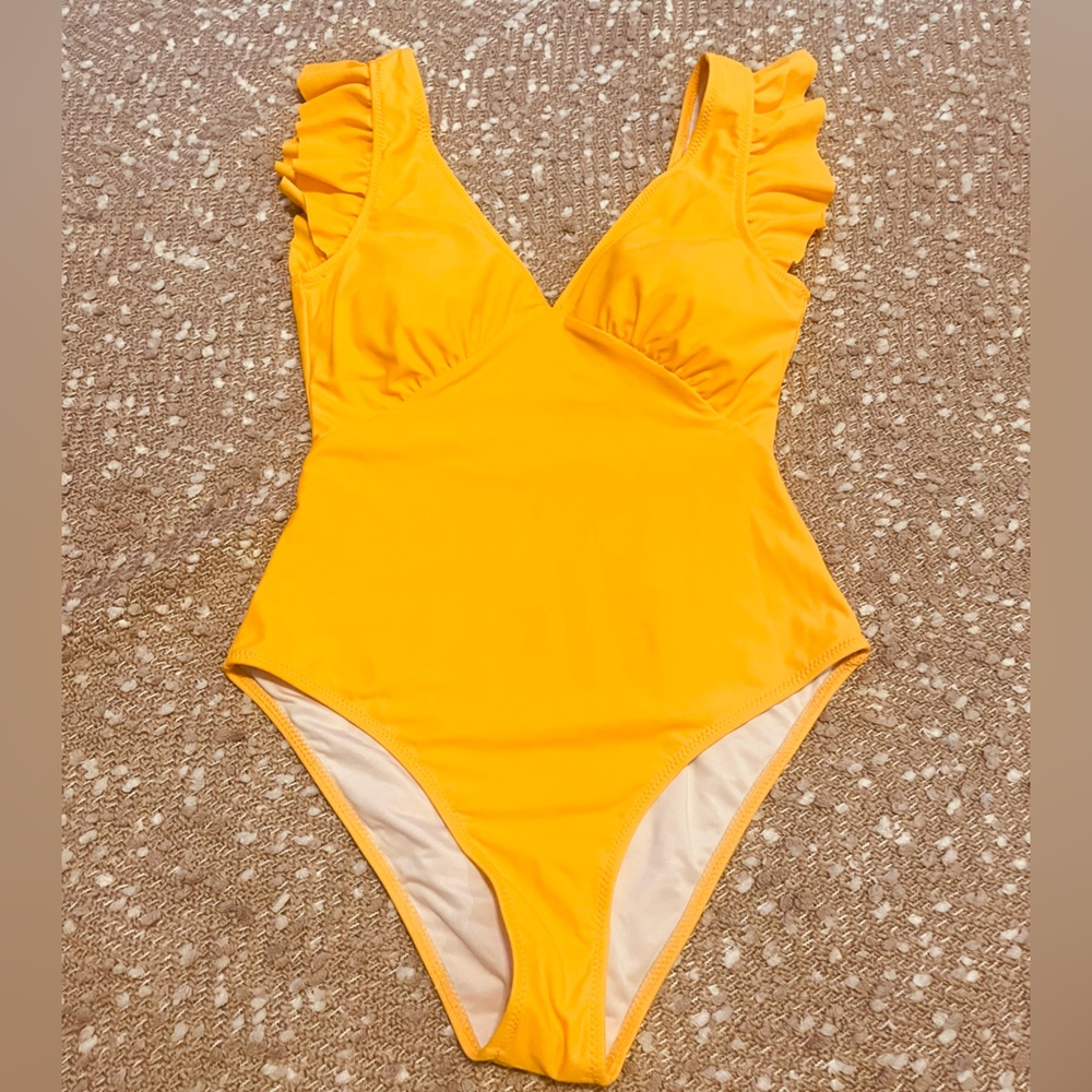Cupshe swimsuit / bathing suit (never worn)